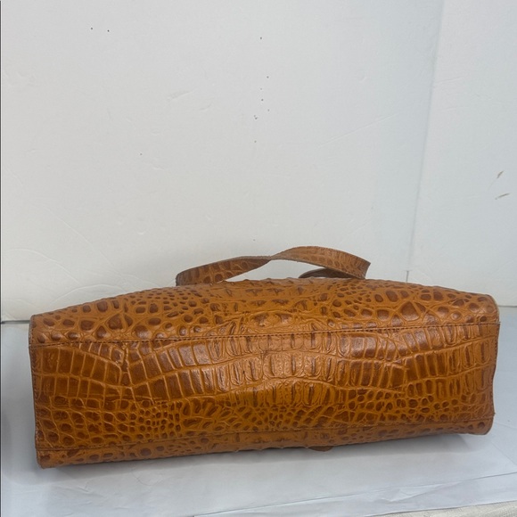 Elegant Brown Crocodile-Embossed Tote Bag - Picture 5 of 9